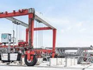 Straddle carriers in the industry