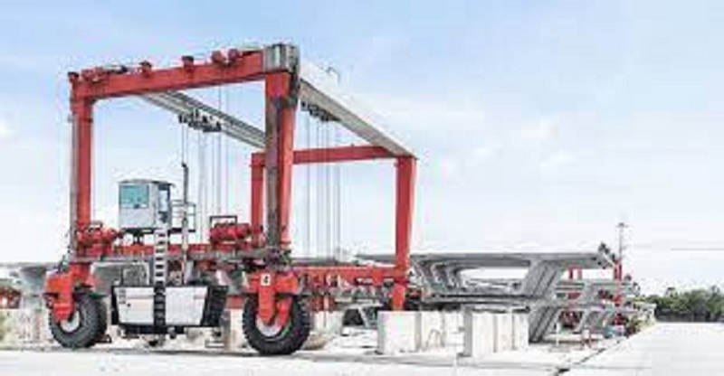 Straddle carriers in the industry